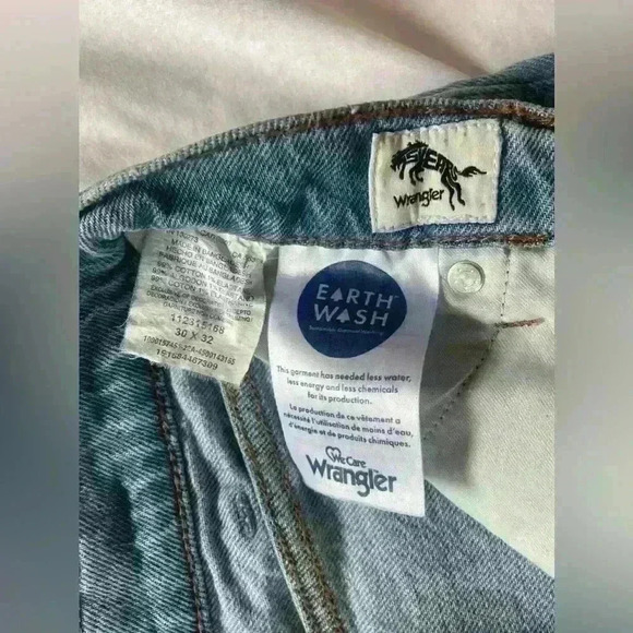 Wrangler Women’s Westward High Rise Boot Cut Jeans 30/32 embroidered sun - Picture 3 of 8